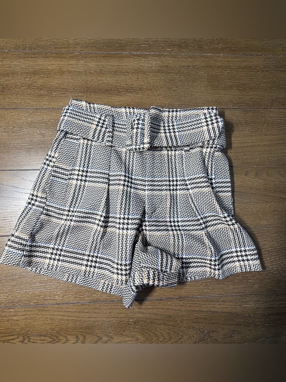 Zara High-Waist Belted Plaid Shorts - Black & Cream size XS